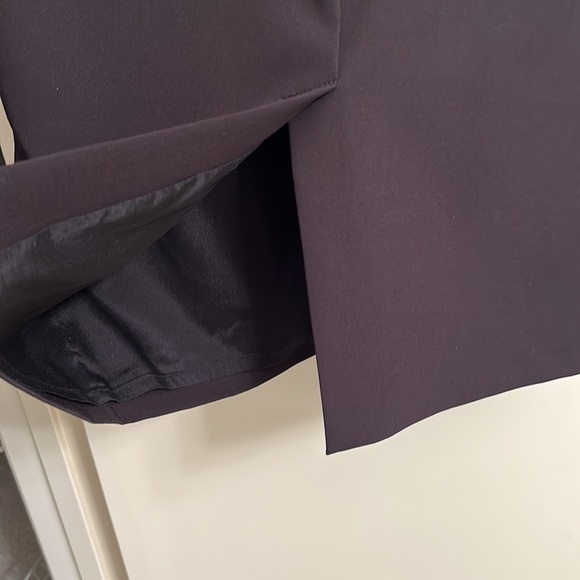 Set Women's black pencil skirt back slit size 4 polyester NWT Bloomingdales - Picture 6 of 12